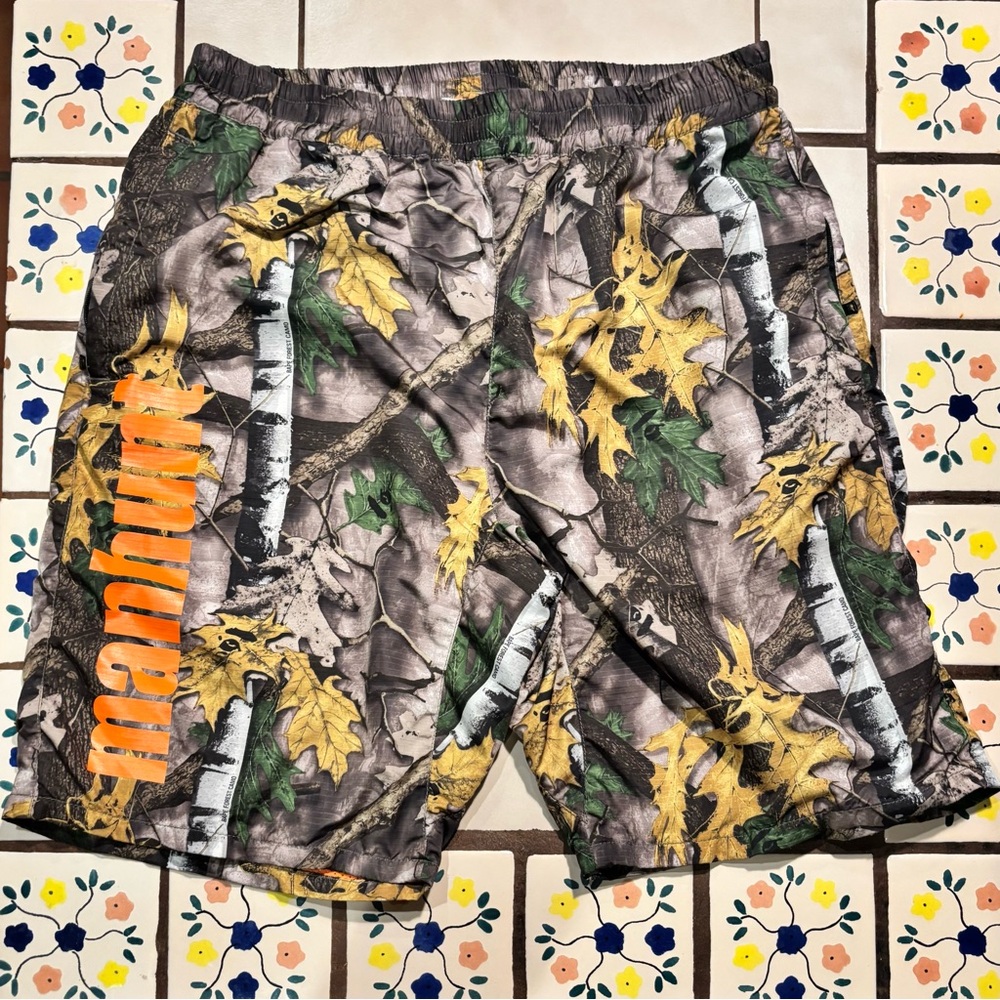 Bape Forest Camo Shorts - LARGE
A BATHING APE - manhunt orange